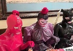 Going out for dinner is always wonderful. But in latex it's even greater quantity pleasure! Lola Noir, Lizanne and I clothed up in full latex fro