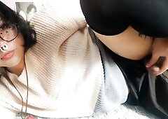 TRANNIES porno mujer trans tatuada toma polla en posiciones de misionero, perrito y vaquera inversa