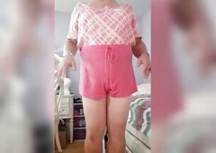 Its Sunday morning and Vicki is awaiting for her hawt youthful lover to cum visit! This babe's soft and overweight and her snatch is moist and wi