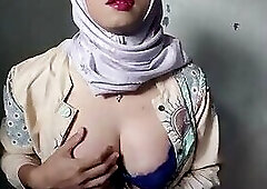 Beauty Hijab Shemale Jerks off Her Big Dick for Cum