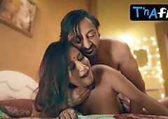 Muskaan Agarwal Sexy Scene  in De De Pyaar De
