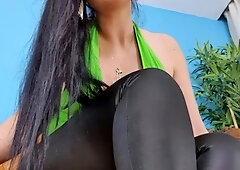 FOOTFETISH LESSON CASUAL FOOT WORSHIP SNIFF MY NYLON SOCKS