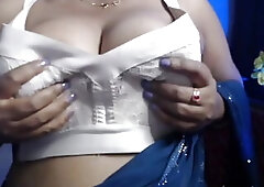 Solo Sexy Big Boobs Girl Open Bra and Cover See Boobs in Cloth and Sex Show
