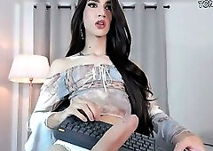 Blind Date Surprise Trans Babe Reveals Her Thick Cock - Tchats8.com