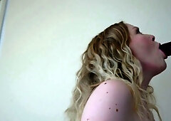 Hot amateur blonde pregnant toying her pussy solo