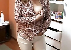 It Excites Me to Show Myself off in Front of My Stepson's Allies, Watching 'em Wank