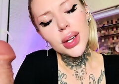 Sexy hottie Anetta Keys enjoys a solo toy masturbation