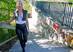 That guy recognizes me in my leather outfit and a short conversation quickly turns into greater quantity. Oral job, vaginal and anal, out of rubber an