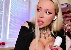 Big boob brunette masturbates on webcam