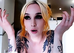 Trashy blonde babe in stockings