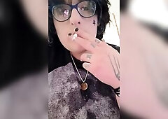 see me smoke and listen to music and show myself to u.