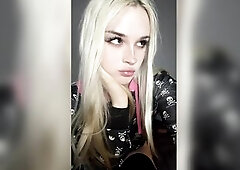 A golden-haired trans woman showed what that babe has in her pants